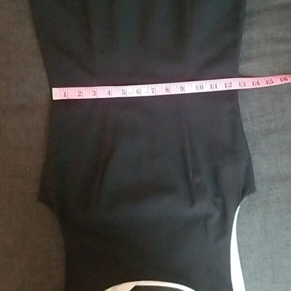 2/$25 or 3/$30 H&M Black and White Color Block Fitted Sleeveless Cocktail Dress - Picture 6 of 8